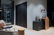 Kueche_31_b_AV7080_Rauchblau_AV7080_Schwarz.jpg